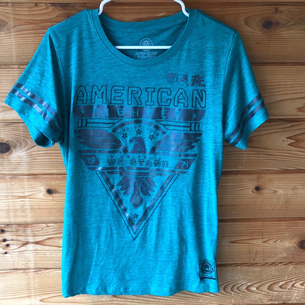 American Fighter womens XL tshirt wears like a M